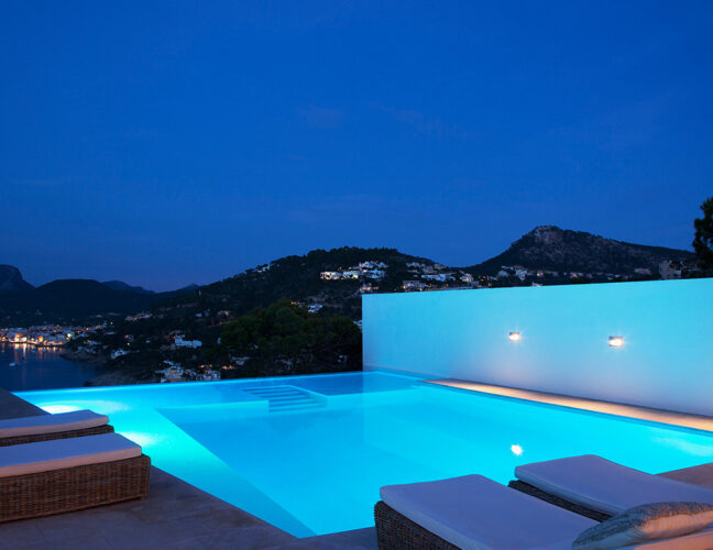 Luxury Falcon Pool infinity pool with view at dusk