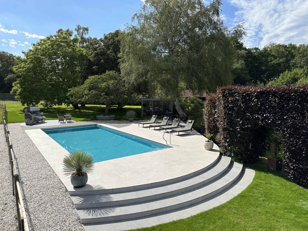 SLIVER STANDARD AWARD - Residential Outdoor Concrete Pools £125,000 and Over